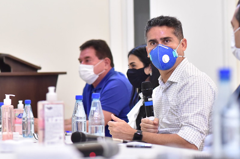 Prefeito reafirma necessidade de unir esforços e lança UBSs móveis no enfrentamento à Covid-19 Prefeito reafirma necessidade de unir esforços e lança UBSs móveis no enfrentamento à Covid-19