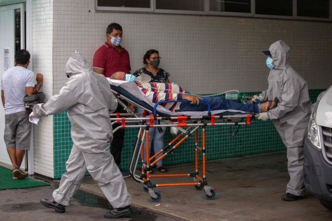 Com alta em mortes e hospitais lotados, AM revive pesadelo da Covid, repercute imprensa nacional Com alta em mortes e hospitais lotados, AM revive pesadelo da Covid, repercute imprensa nacional