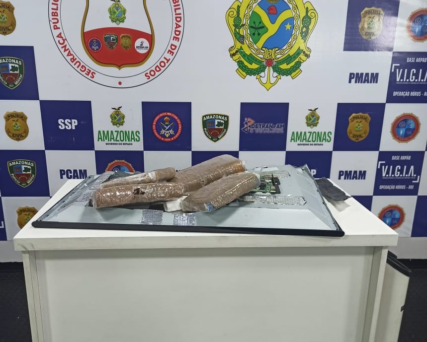 Maconha skunk &eacute; apreendida dentro de TV de plasma na Base Arp&atilde;o