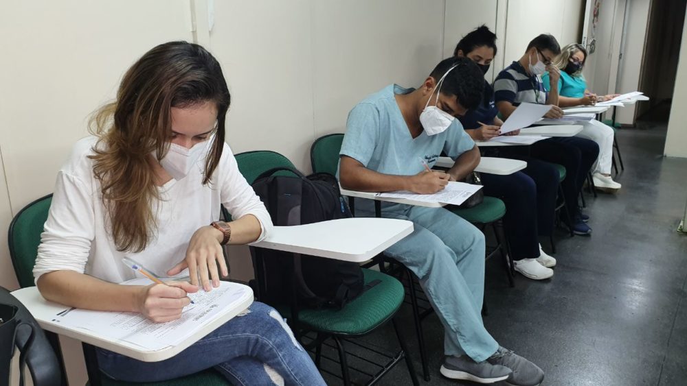 Contratados para refor&ccedil;ar hospitais e SPAs come&ccedil;am a trabalhar na rede de sa&uacute;de