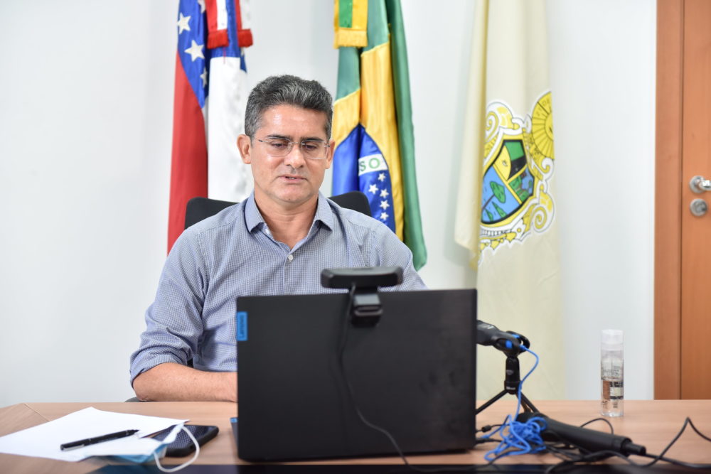 David Almeida lamenta mortes de artistas a empres&aacute;rios que n&atilde;o resistiram ao v&iacute;rus