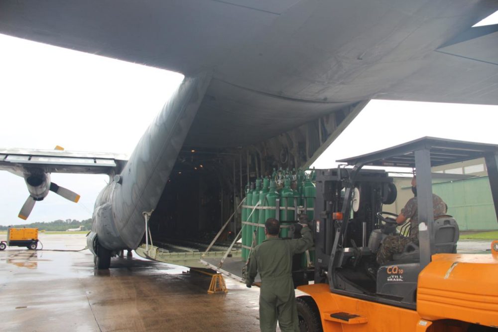 Força Aérea transporta 350 cilindros de oxigênio de Belém para Manaus, a pedido do Governo estadual Força Aérea transporta 350 cilindros de oxigênio de Belém para Manaus, a pedido do Governo estadual