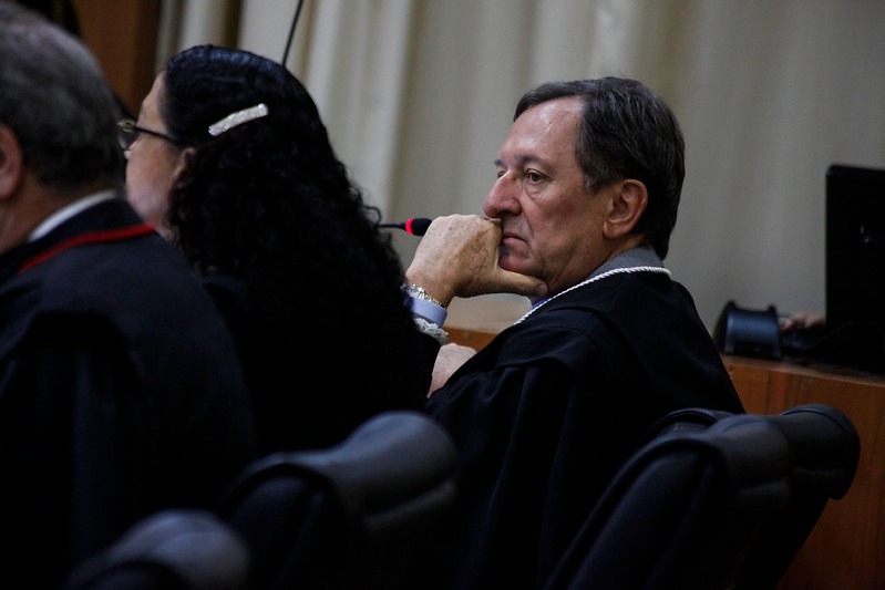 Juiz concede liminar para impedir que empresa deixe de fornecer oxigênio à cooperativa médica Juiz concede liminar para impedir que empresa deixe de fornecer oxigênio à cooperativa médica