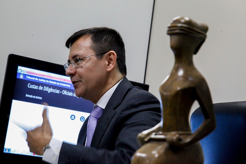 Justiça determina suspensão de aumento de 35% de cota de deputados e de verba de gabinete Justiça determina suspensão de aumento de 35% de cota de deputados e de verba de gabinete