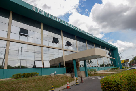 Manaus lança edital de concurso com 65 vagas e salários de até R$ 10 mil