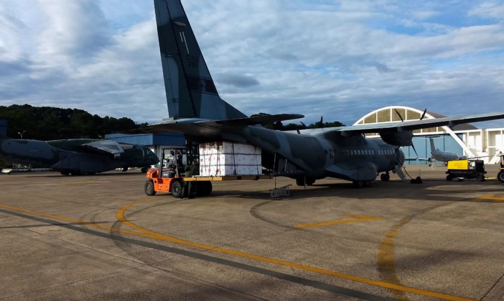 Aviões da FAB iniciam distribuição de vacinas aos Estados Aviões da FAB iniciam distribuição de vacinas aos Estados