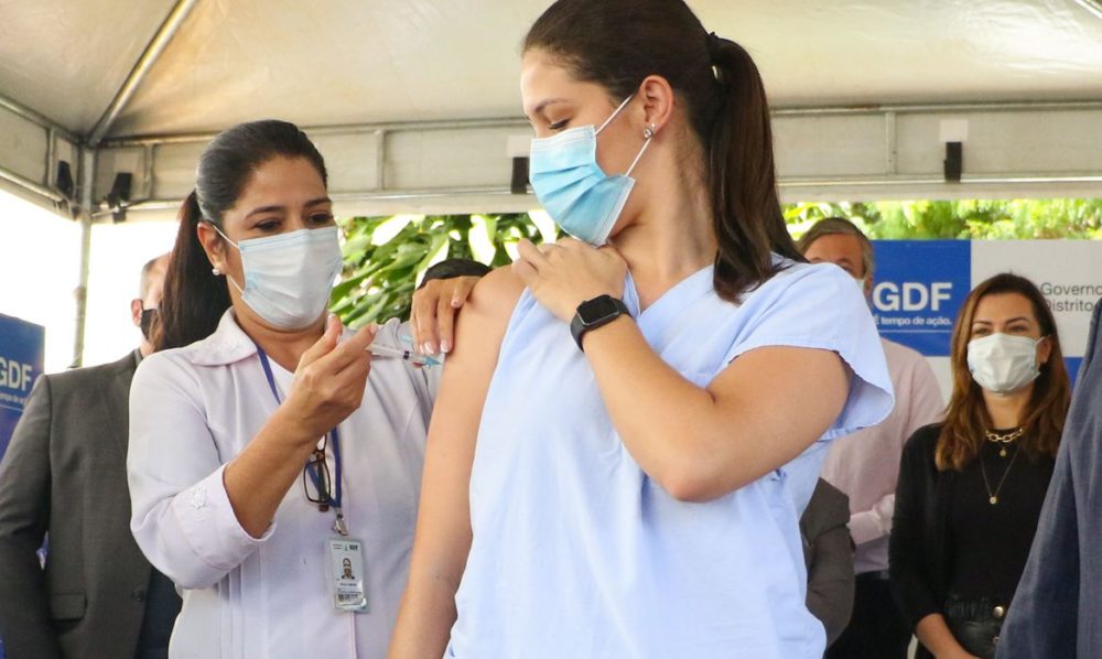 Vacinação contra a Covid-19 já teve início em quase todo o Brasil Vacinação contra a Covid-19 já teve início em quase todo o Brasil