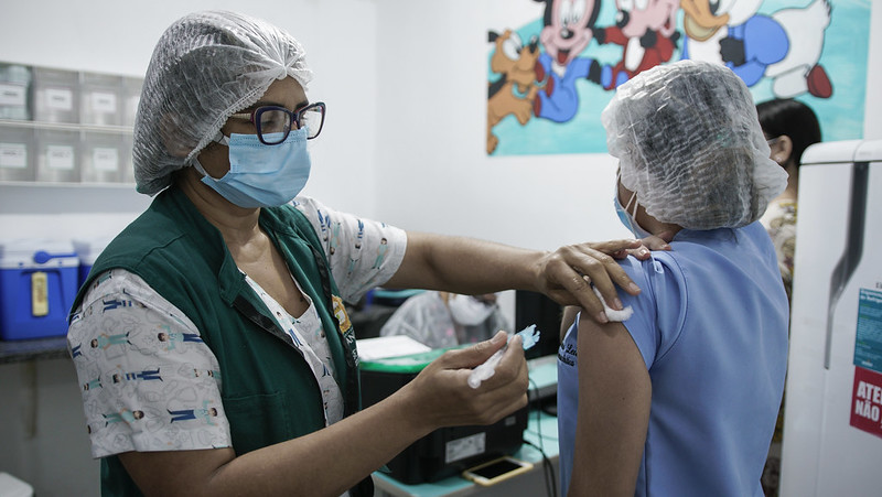MPs e Defensorias pedem rigor no critério de distribuição de vacinas e investigam denúncias MPs e Defensorias pedem rigor no critério de distribuição de vacinas e investigam denúncias