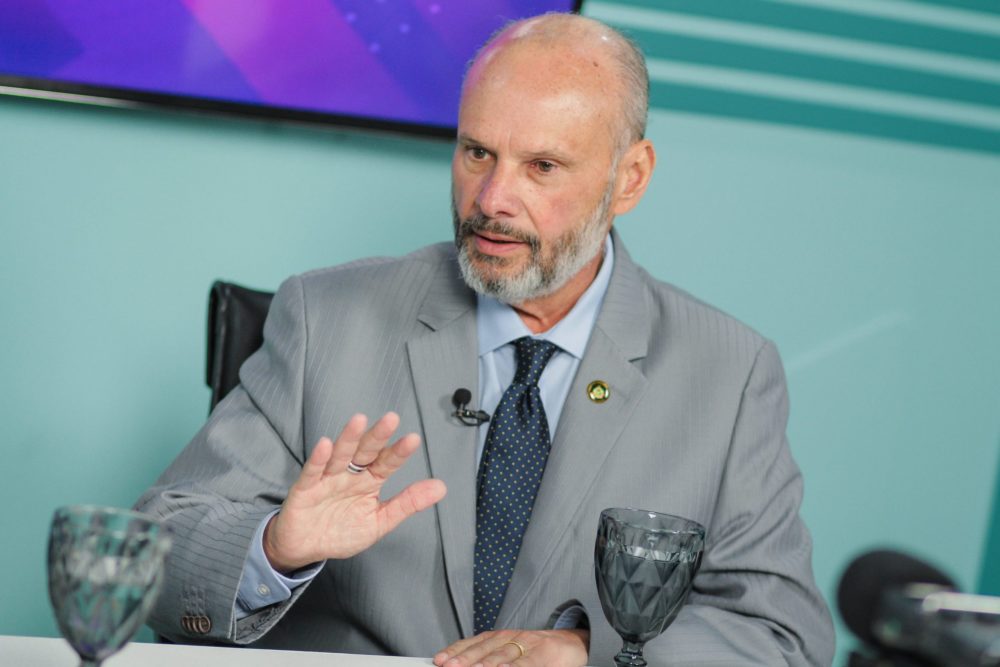 Em 24h: TCE-AM exige lista nominal de vacina&ccedil;&atilde;o do Governo e Prefeitura de Manaus