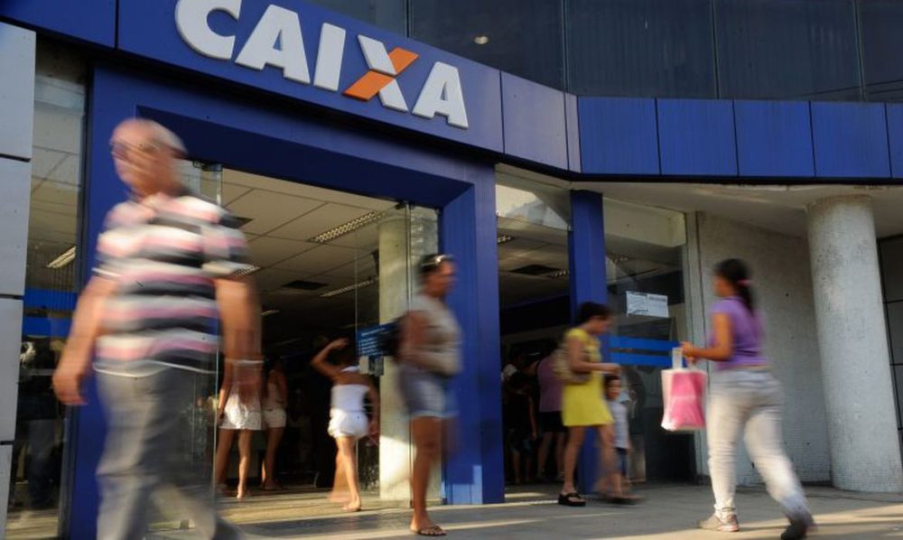 Nascidos em outubro podem sacar auxílio emergencial a partir de hoje Nascidos em outubro podem sacar auxílio emergencial a partir de hoje