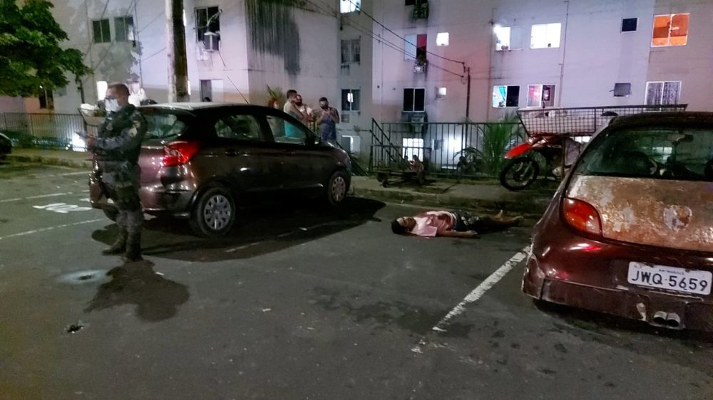 Guerra entre facções deixa três mortos e dois feridos no Viver Melhor. Veja vídeo Guerra entre facções deixa três mortos e dois feridos no Viver Melhor. Veja vídeo