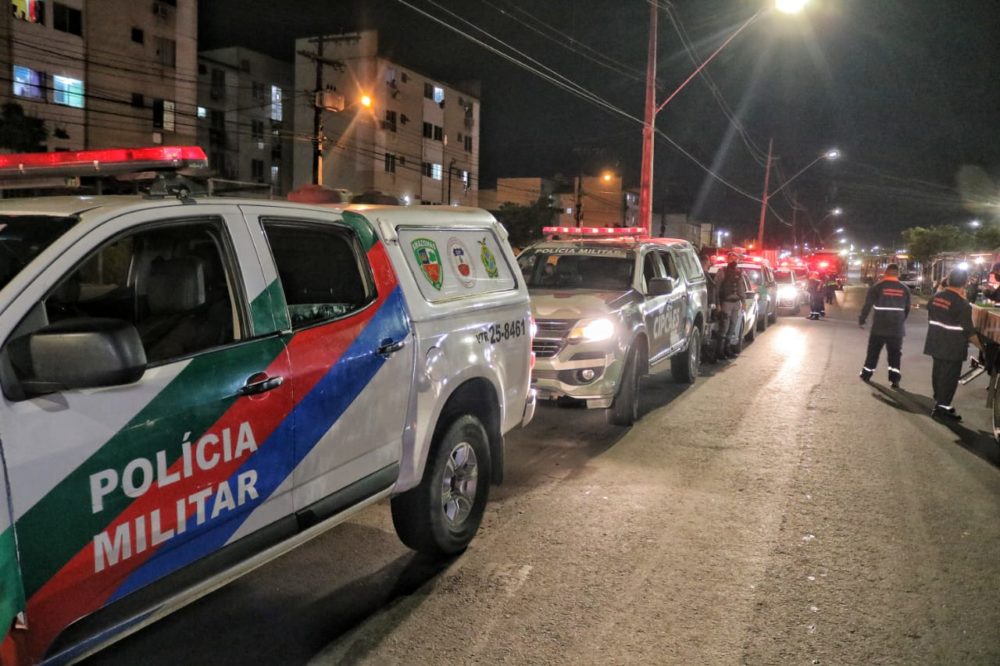 Toque de recolher: 5 pessoas são detidas e 13 veículos apreendidos na 'Operação pela Vida' Toque de recolher: 5 pessoas são detidas e 13 veículos apreendidos na 'Operação pela Vida'