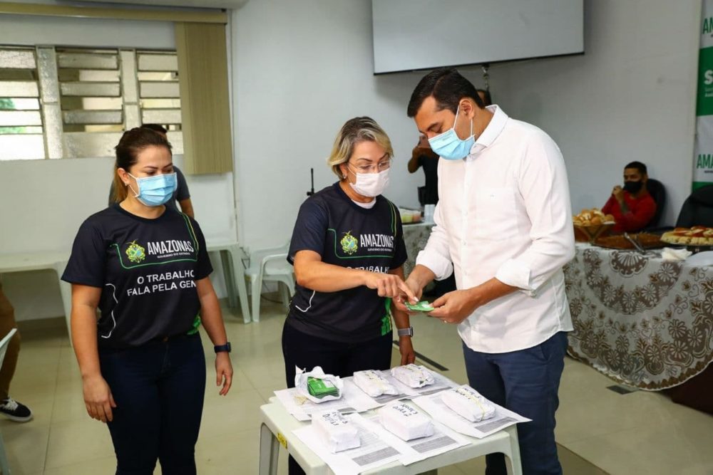 Equipes do Estado iniciam entrega do Cartão Auxílio Estadual na capital Equipes do Estado iniciam entrega do Cartão Auxílio Estadual na capital