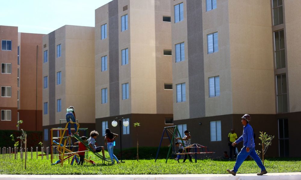 Come&ccedil;a ades&atilde;o de munic&iacute;pios a programa de regulariza&ccedil;&atilde;o fundi&aacute;ria