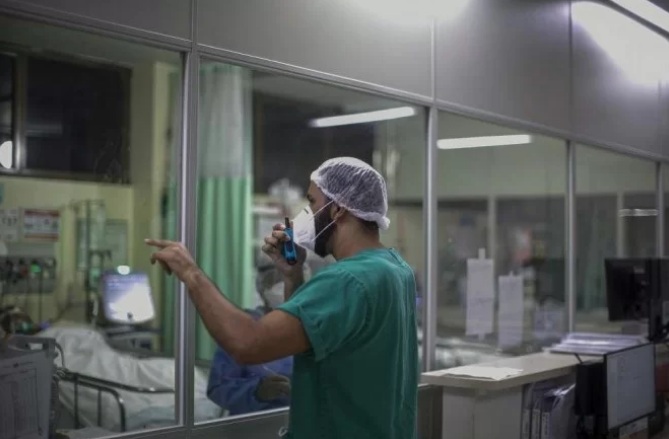 Quase metade dos internados com Covid-19 em UTIs morre, revela estudo Quase metade dos internados com Covid-19 em UTIs morre, revela estudo