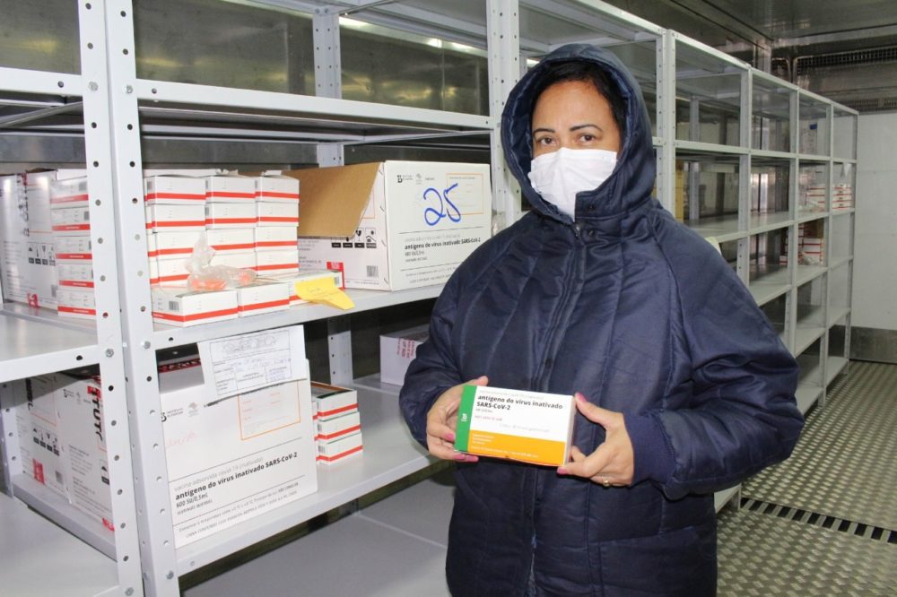 Quem tomou 1&ordf; dose da vacina deve continuar usando m&aacute;scara e manter cuidados contra Covid