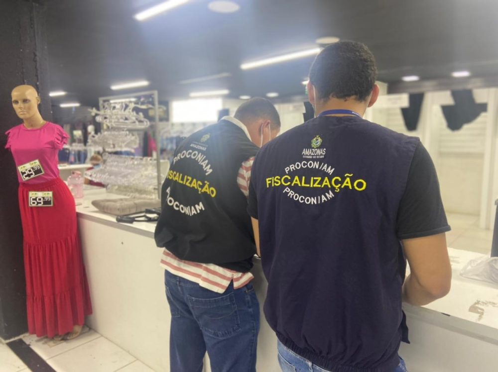 Loja de roupas é multada após voltar a descumprir decreto e toque de recolher Loja de roupas é multada após voltar a descumprir decreto e toque de recolher
