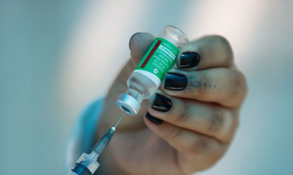 AstraZeneca espera produzir 200 milhões de doses de vacina até abril AstraZeneca espera produzir 200 milhões de doses de vacina até abril