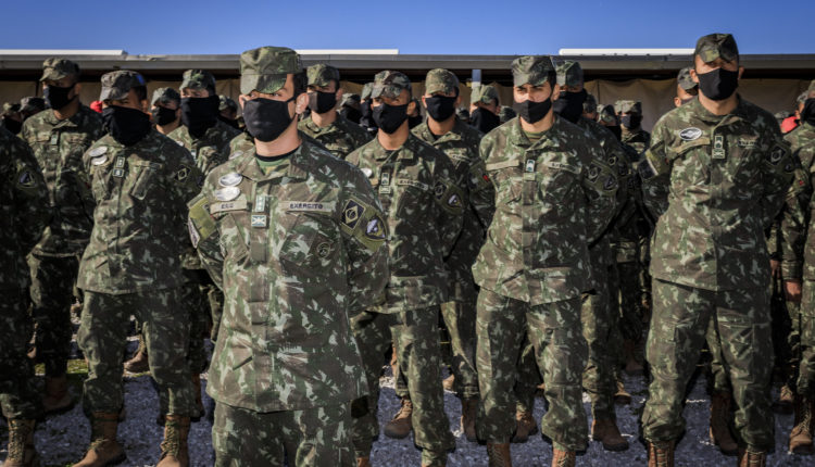Dinheiro público bancou 700 toneladas de picanha e 80 mil cervejas para militares Dinheiro público bancou 700 toneladas de picanha e 80 mil cervejas para militares