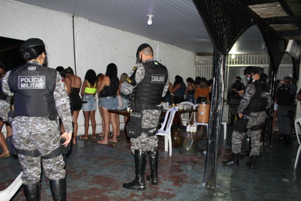 Sessenta pessoas s&atilde;o detidas em festas clandestinas no Coroado e na Cachoeirinha