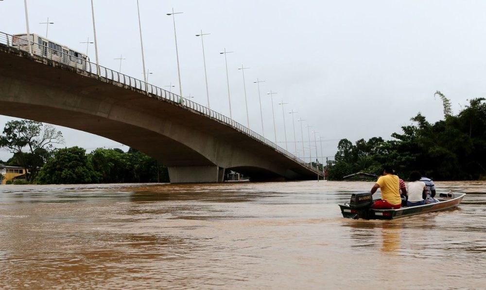 Rio Acre transborda e fam&iacute;lias est&atilde;o desabrigadas em Rio Branco
