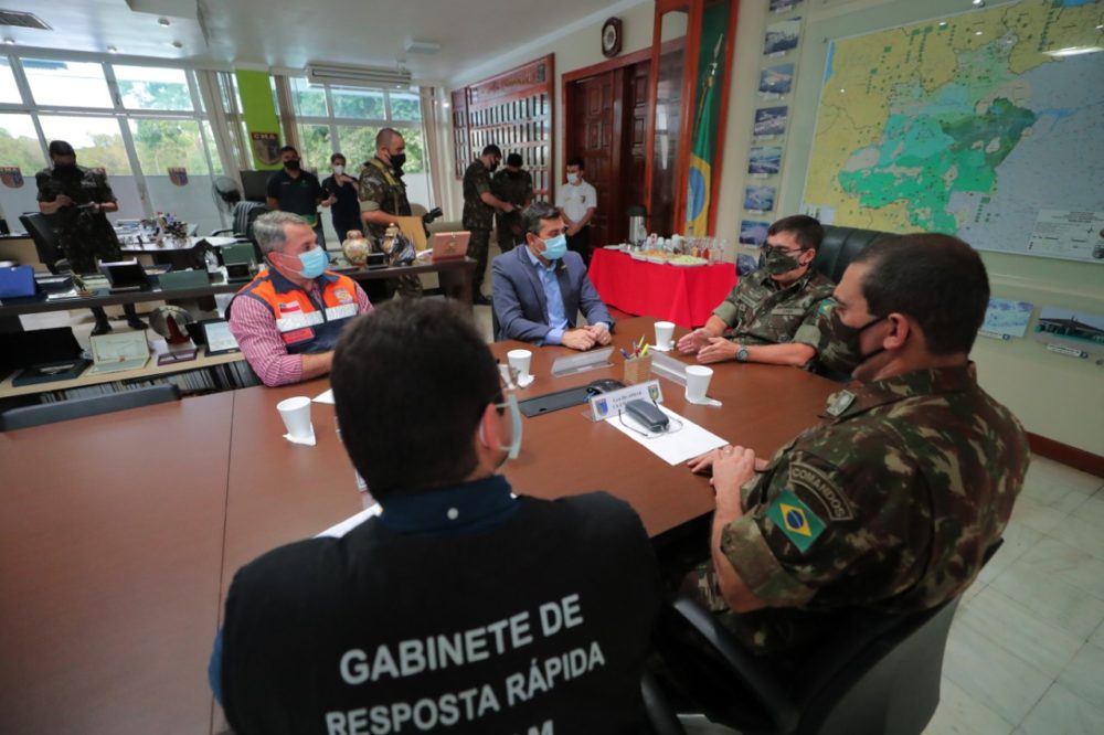 Governador e comandante do CMA alinham plano de vacinação para pessoas acima de 50 anos Governador e comandante do CMA alinham plano de vacinação para pessoas acima de 50 anos