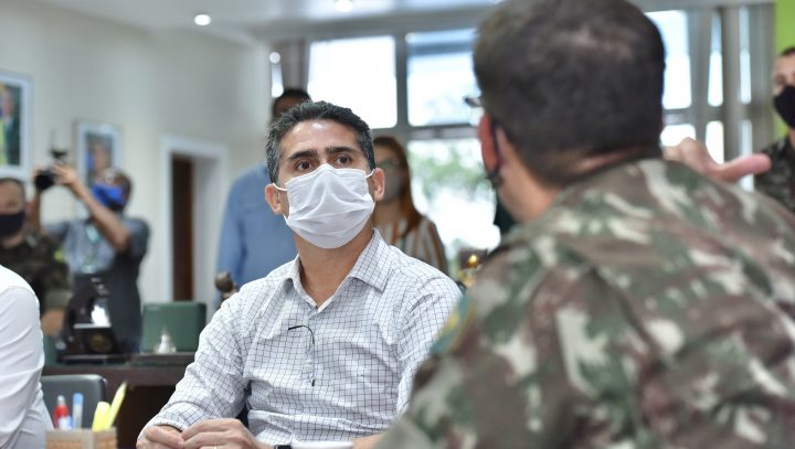 Apoio do Ex&eacute;rcito permitir&aacute; vacinar 267 mil pessoas acima de 50 anos, afirma David Almeida