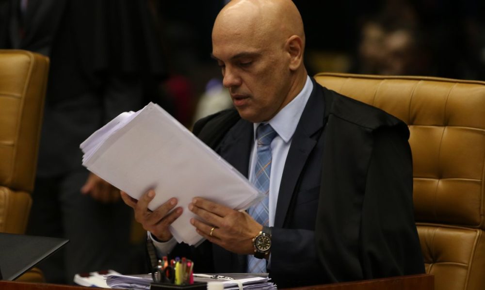 Com ordem de Moraes, PF prende em flagrante deputado Daniel Silveira Com ordem de Moraes, PF prende em flagrante deputado Daniel Silveira