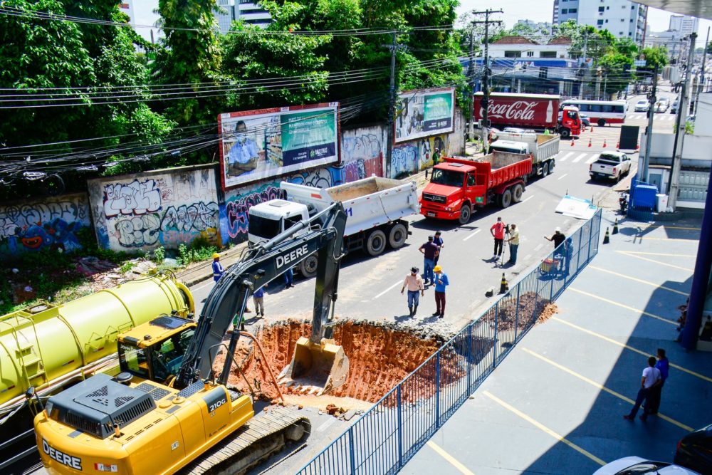 Prefeitura orienta mudanças no trânsito e transporte na João Valério para reparo emergencial na tubulação Prefeitura orienta mudanças no trânsito e transporte na João Valério para reparo emergencial na tubulação