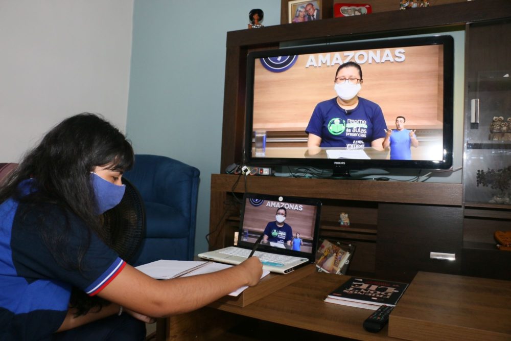 Para ampliar atendimento, Educação abre mais três canais de TV para 'Aula em Casa' Para ampliar atendimento, Educação abre mais três canais de TV para 'Aula em Casa'