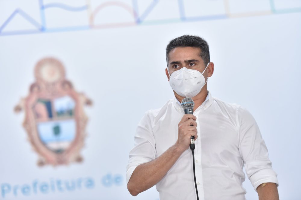 Prefeito refor&ccedil;a a necessidade da suspens&atilde;o dos feriados