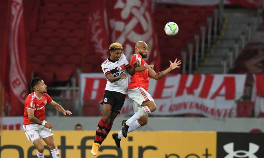 Brasileiro: Internacional e Flamengo fazem jogo decisivo no Maracanã Brasileiro: Internacional e Flamengo fazem jogo decisivo no Maracanã