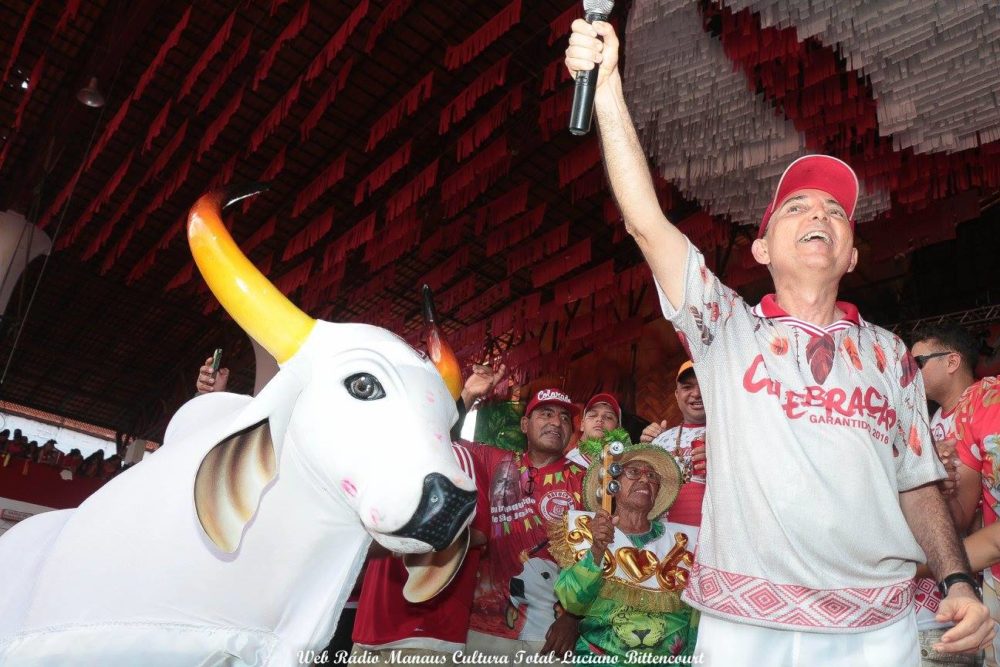 Eterno apresentador e &iacute;cone do Garantido, Paulinho Faria morre de Covid