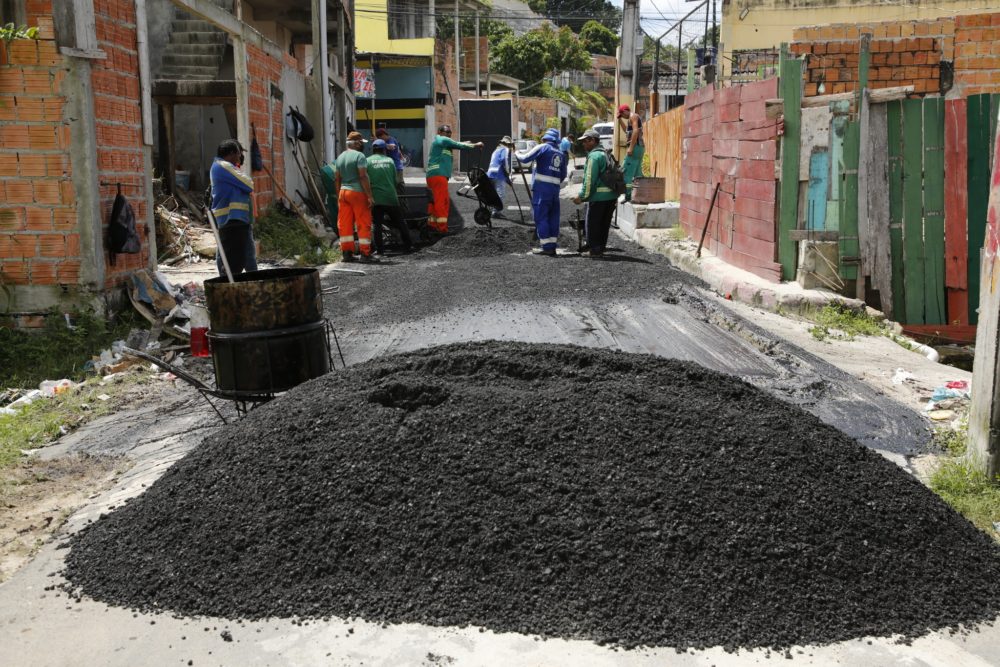 Ruas do bairro São José 4 recebem asfalto pela primeira vez Ruas do bairro São José 4 recebem asfalto pela primeira vez