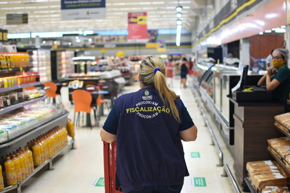 Procon-AM apreende mais de 25kg de alimentos em supermercado na zona Oeste Procon-AM apreende mais de 25kg de alimentos em supermercado na zona Oeste