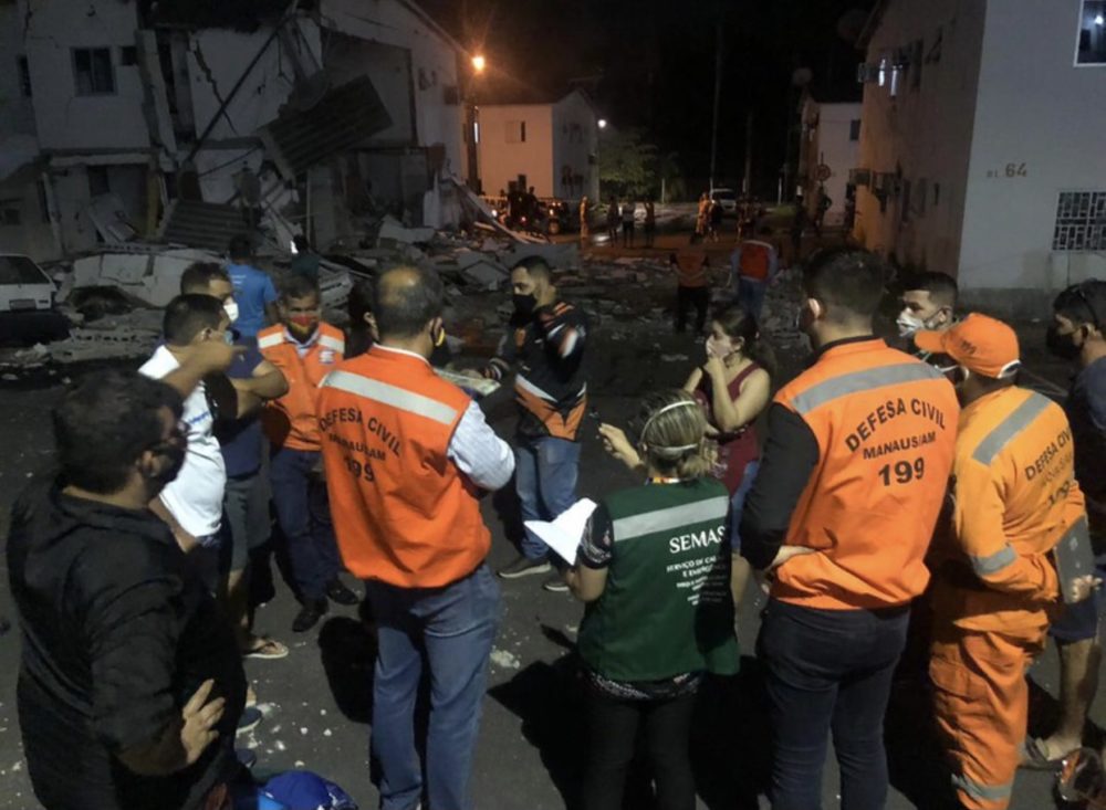 Prefeitura presta atendimento a moradores e interdita bloco do condom&iacute;nio Verona