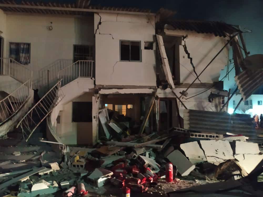 Corpo de Bombeiros e PM atuam no atendimento a vítimas de explosão de gás Corpo de Bombeiros e PM atuam no atendimento a vítimas de explosão de gás