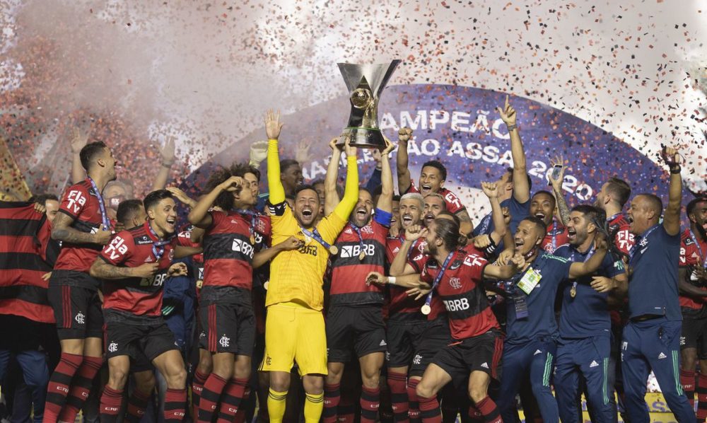 Mesmo derrotado pelo São Paulo, Flamengo é campeão brasileiro Mesmo derrotado pelo São Paulo, Flamengo é campeão brasileiro