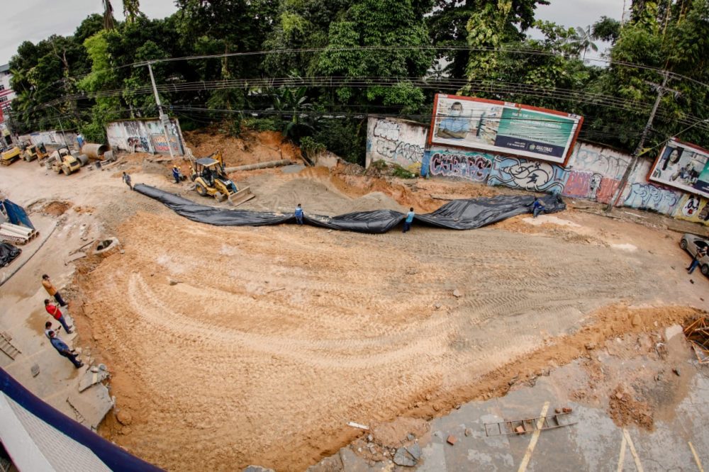Chuva atrasa libera&ccedil;&atilde;o da Jo&atilde;o Val&eacute;rio ap&oacute;s reconstru&ccedil;&atilde;o conclu&iacute;da pela Prefeitura; trecho depende de asfaltamento