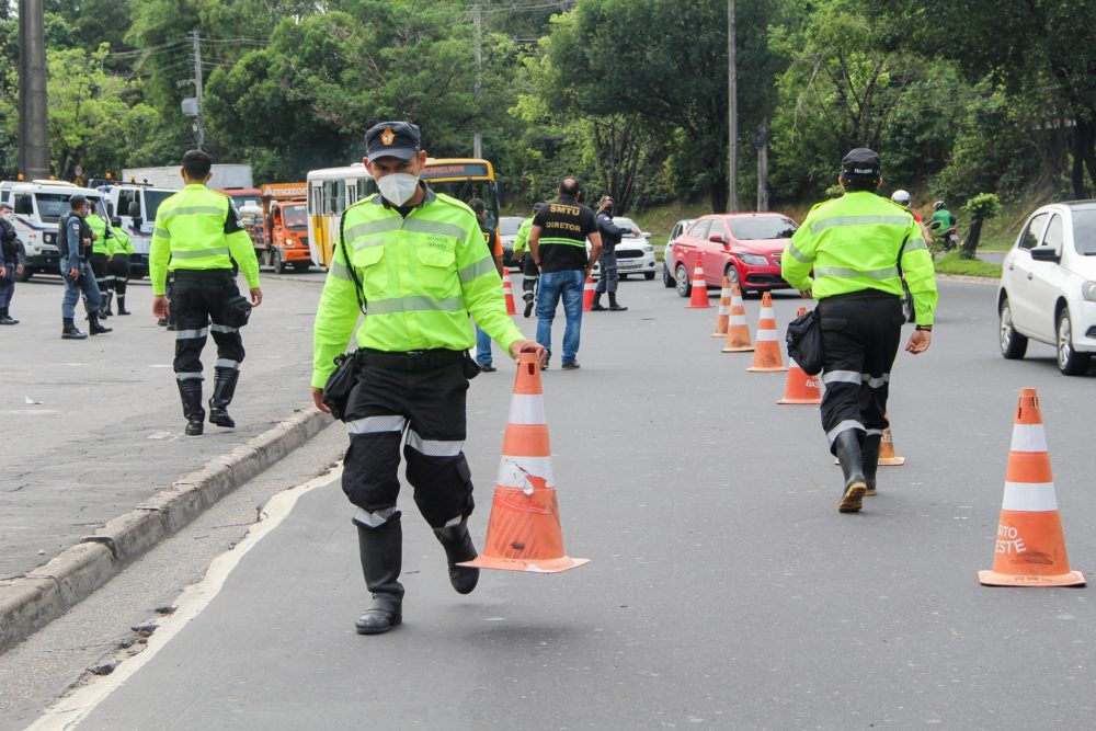 Mais de 150 multas s&atilde;o aplicadas a condutores por irregularidades no tr&acirc;nsito em opera&ccedil;&atilde;o integrada