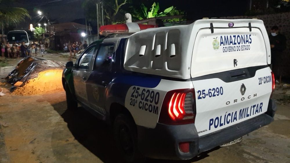 Dupla em moto executa homem no Parque São Pedro Dupla em moto executa homem no Parque São Pedro