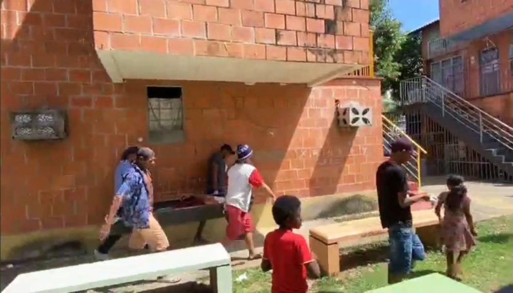 Usuário de drogas é executado com 10 tiros no Morro da Liberdade Usuário de drogas é executado com 10 tiros no Morro da Liberdade