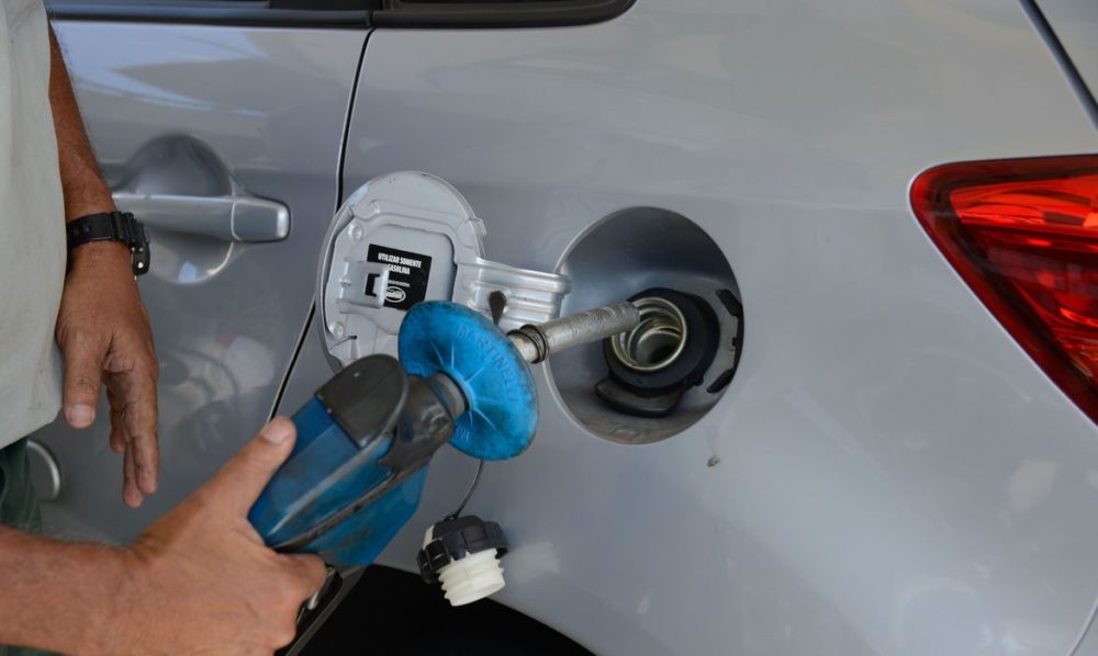 Pre&ccedil;os de gasolina e diesel sobem hoje nas refinarias