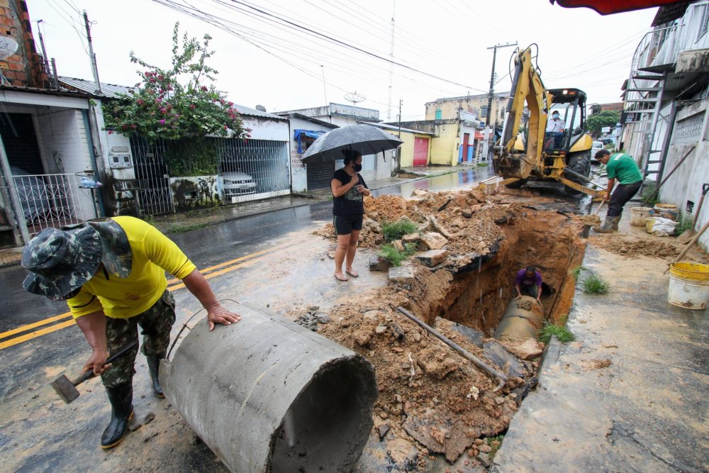 Compensa tem rede de drenagem recuperada pela Prefeitura de Manaus Compensa tem rede de drenagem recuperada pela Prefeitura de Manaus