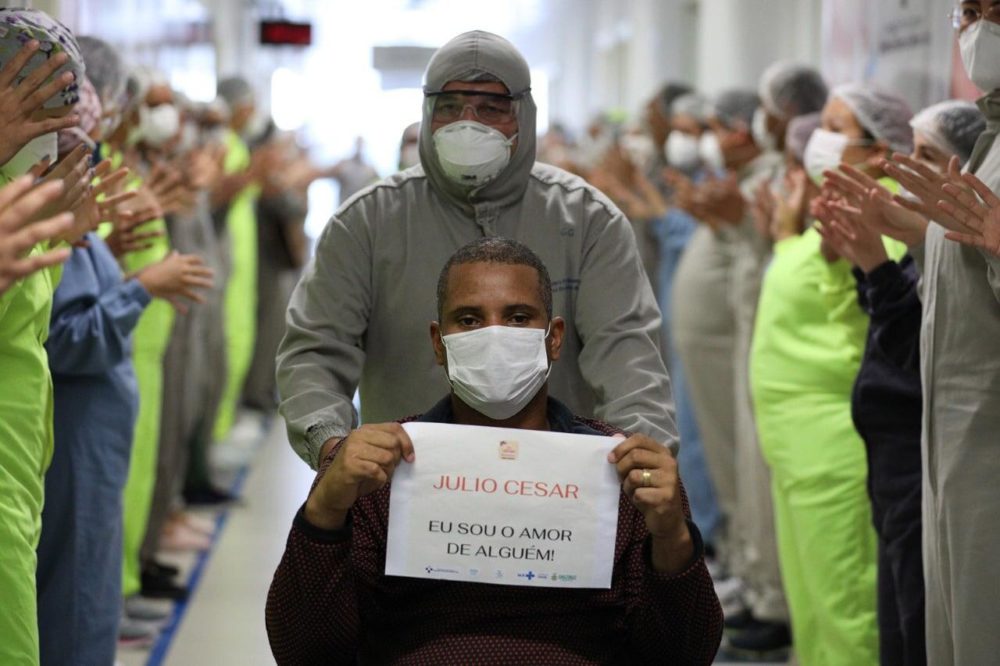 InfoGripe aponta tendência de crescimento da Covid-19 em todos os Estados InfoGripe aponta tendência de crescimento da Covid-19 em todos os Estados