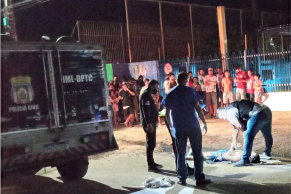 Grupo invade jogo de futebol amador em Manaus e mata três durante live -  Superesportes