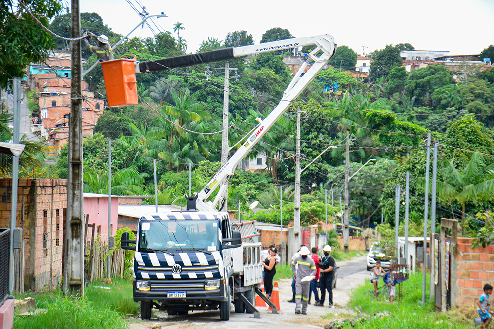 Luminárias antigas são substituídas por LED na comunidade Alfredo