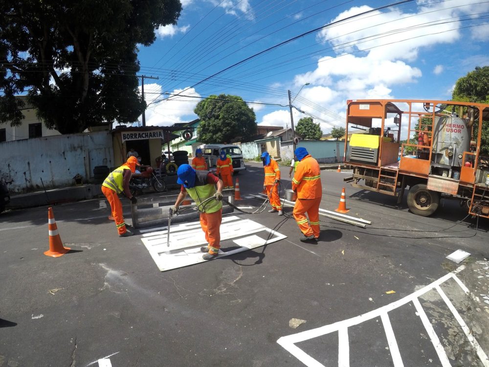 Prefeitura intensifica serviços de sinalização viária nos bairros Prefeitura intensifica serviços de sinalização viária nos bairros