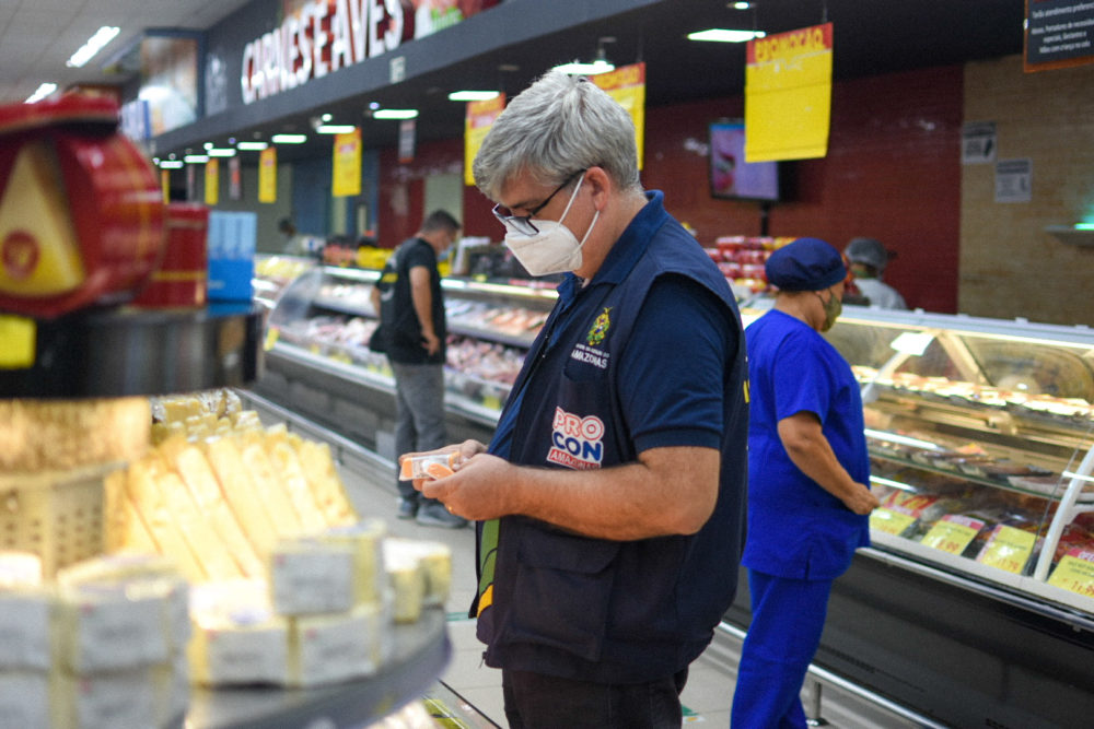 Procon-AM apreende mais de 40kg de produtos impr&oacute;prios para consumo em supermercado