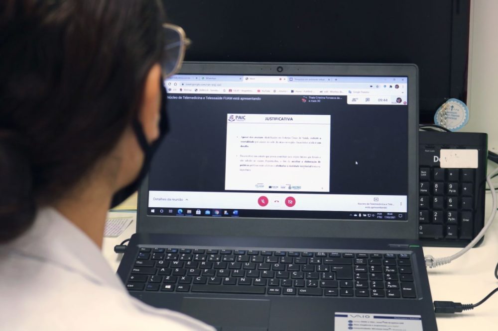 Palestra na FCecon orienta sobre regras e cuidados para pesquisas em ambiente virtual Palestra na FCecon orienta sobre regras e cuidados para pesquisas em ambiente virtual
